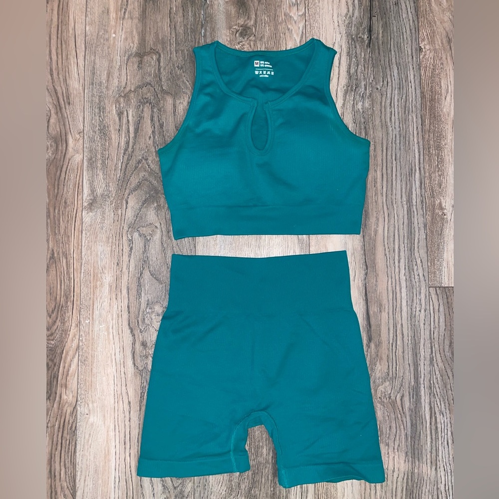 Amazon matching set, size M, perfect condition